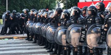 Un operativo de seguridad nuevamente reforzado se prepara para el partido final de la Copa Libertadores entre River y Boca\u002E (AFP)
