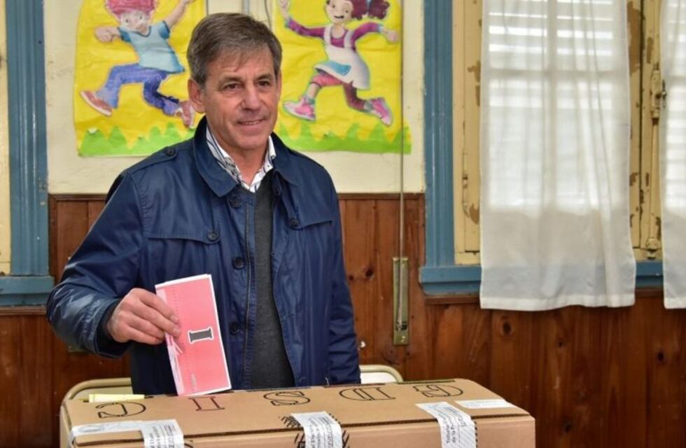 Emilio Jatón se impuso por amplia ventaja y será el nuevo intendente de Santa Fe