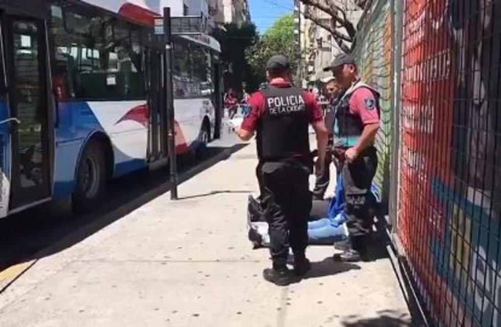 Robo, disparo y persecución en plena avenida Córdoba: hay tres detenidos