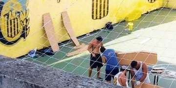 Los improvisados cajones estaban ubicados bajo la platea de Cordiviola\u002E