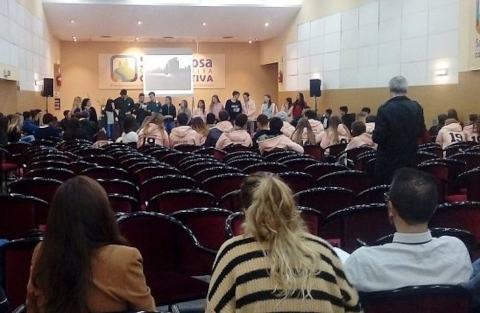 Jornada de reflexión de alumnos de Calamuchita en reparación por polémico saludo nazi