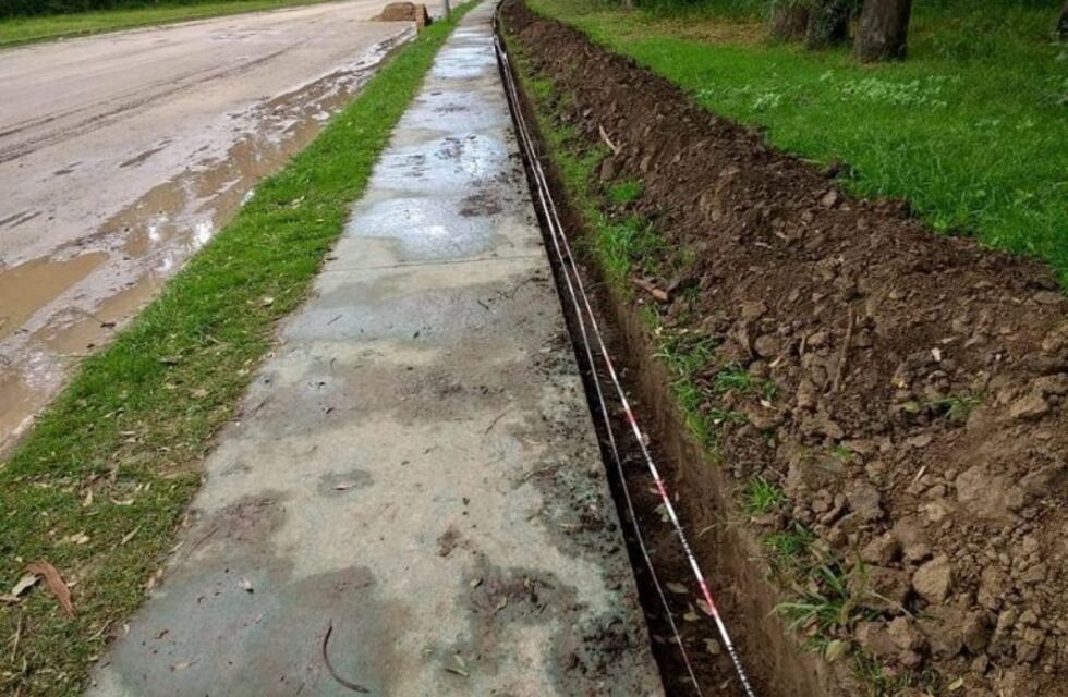 Robaron los cables de las luminarias que están colocando en el Balneario Municipal