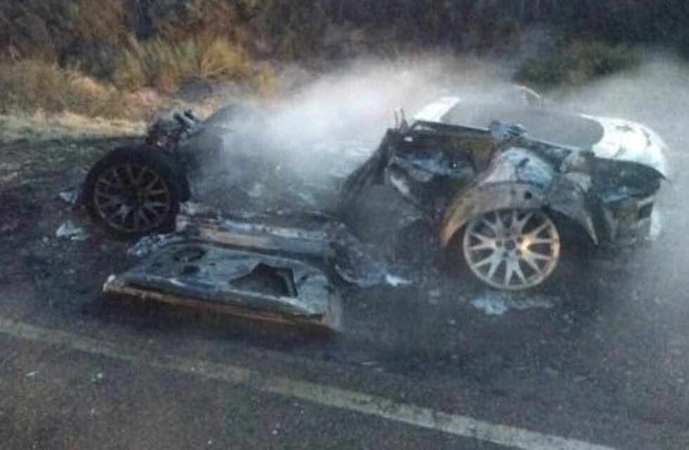 Un Audi se incendió por completo