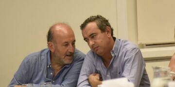 El secretario de Salud, Leonardo Caruana, junto al intendente, Pablo Javkin