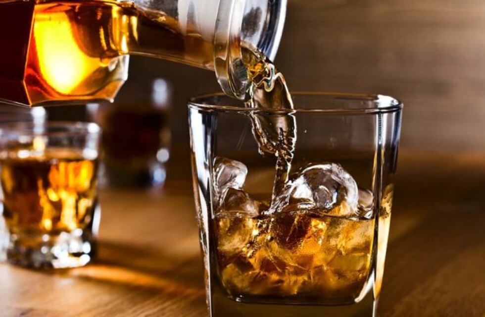 ¿Querés aprender a hacer whisky artesanal? Te enseña un experto
