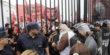 Protesta en el CCM\u002E (Twitter Gustavo Sáenz)