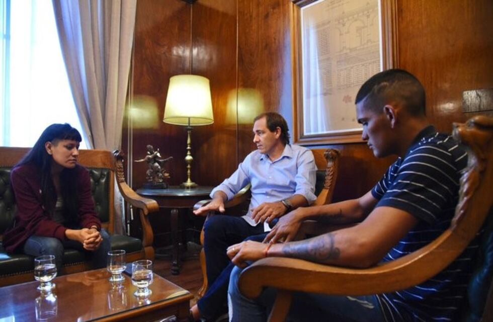 Garro recibió a la pareja agredida en diagonal 80: "Necesitamos una autocrítica como sociedad"