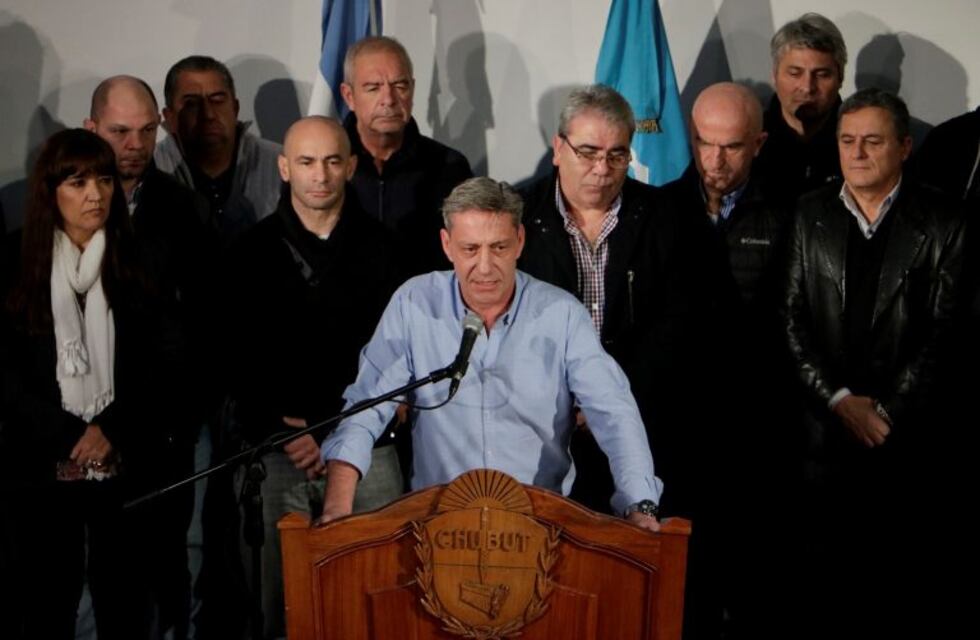 Arcioni anunció que Chubut irá a la Justicia contra la rebaja en las asignaciones y el aumento del gas