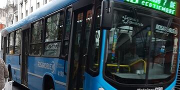 Le robó la jubilación a un abuelo, quiso escapar en colectivo y lo atraparon