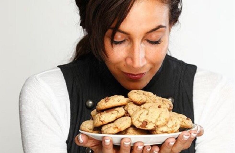 ¡Malas noticias! Científicos afirman que oler comida también engorda