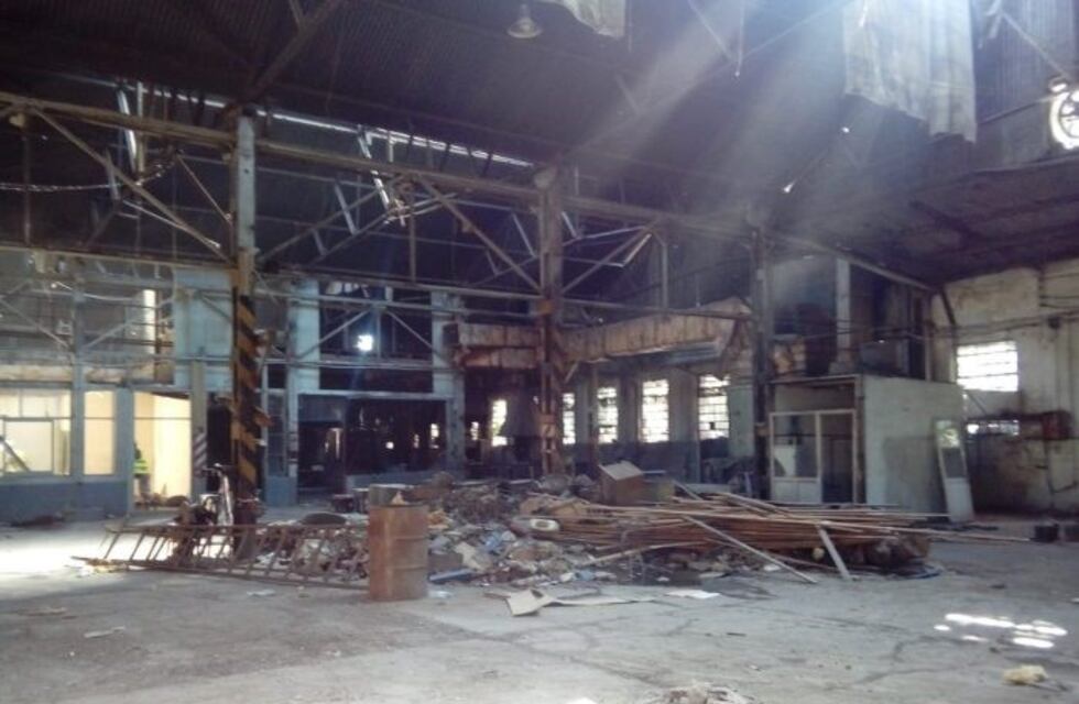 Construyen el Mercado de Productores en los viejos galpones del tren