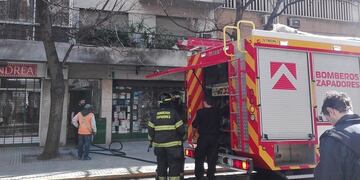 Un incendio afectó un edificio en Laprida al 1300\u002E (@JoseljuarezJOSE)