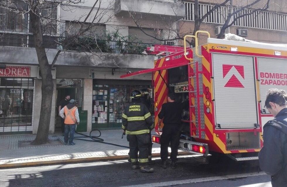 Incendio en un edificio céntrico dejó tres personas con asfixia y varias atrapadas