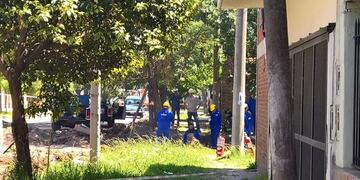 Litoral Gas comenzó a trabajar en la zona para cortar y derivar el suministro\u002E (@BeatrizPriotti)