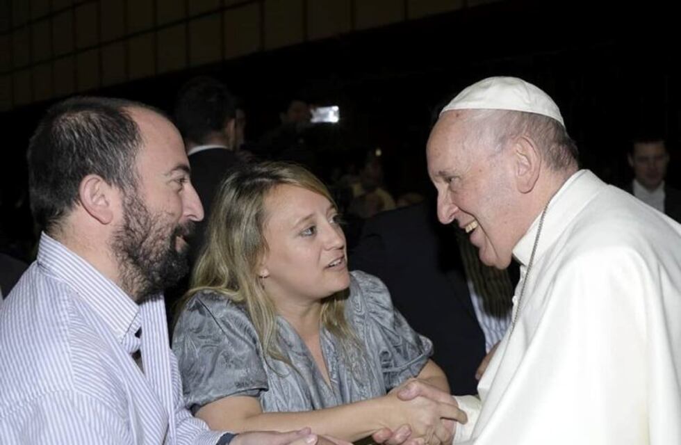 Chefs uruguayenses que participan de un proyecto gastronómico recibieron la bendición del Papa Francisco