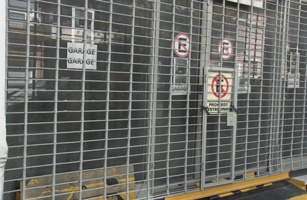 Caballito: estaba mal estacionada, un policía le advirtió y lo chocó con el auto