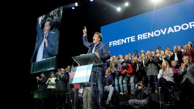 DYN601, BUENOS AIRES 25/05/2017, EL REFERENTE DEL FRENTE RENOVADOR Y DIPUTADO NACIONAL, SERGIO MASSA, Y LA LIDER DEL PARTIDO GEN MARGARITA STOLBIZER, DURANTE EL LANZAMIENTO DEL ESPACIO POLITICO QUE CONFORMARAN Y LAS PROPUESTAS QUE PRESENTERAN DE CARA A LAS PROXIMAS ELECCIONES LEGISLATIVAS. rnFOTO:DYN/PABLO AHARONIAN. Malvinas Argentinas sergio massa elecciones legislativas 2017 acto campau00f1a lanzamiento campau00f1a del frente renovador alianza 1pais