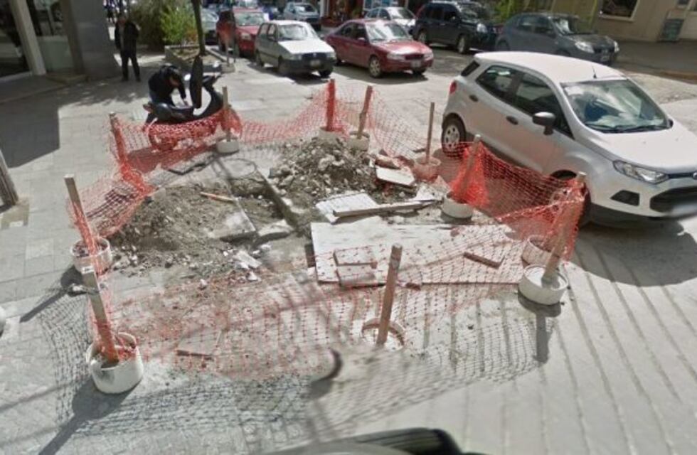 Vecinos de Bariloche mostraron su descontento por la demora en obras de cloacas