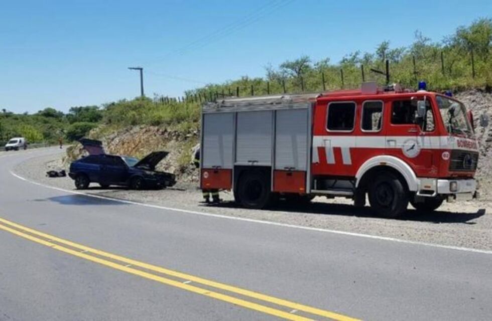 Se incendió un vehículo en el camino a Las Jarillas