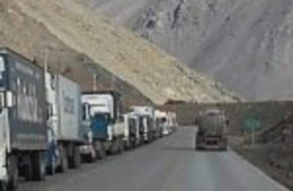 Hay demoras en el Paso a Chile debido a paro de trabajadores