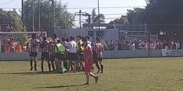 Cuarta División de Argentino de Marcos Juárez festejando