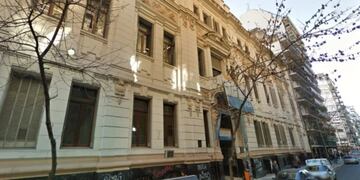 El frente del colegio Carlos Pellegrini