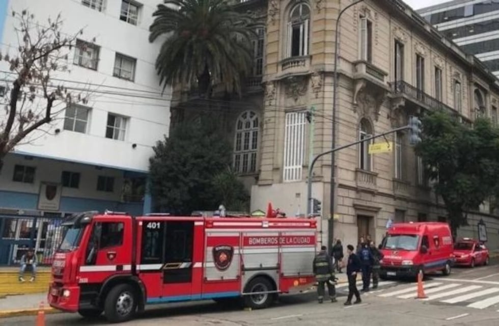 Suspenden las clases en el Lenguas Vivas hasta que se garantice la ausencia de asbesto