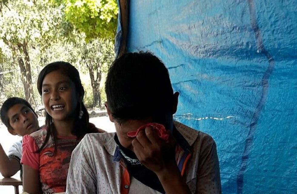 El llanto de un nene al recibir una torta de cumpleaños por primera vez