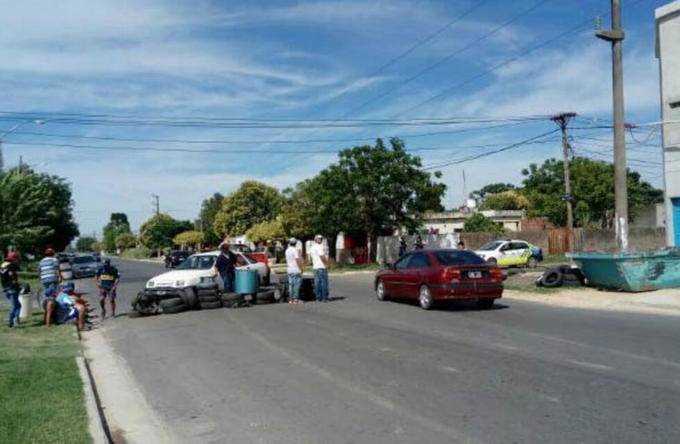 Trabajadores de la construcción cortaron el tránsito por pagos adeudados