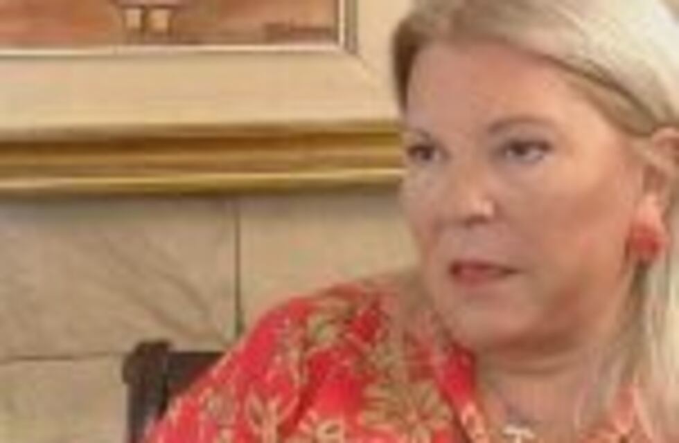 Carrió: "Macri quiere hacer las cosas bien, pero tiene una historia que lo tironea"