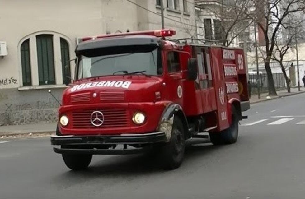 Bomberos rescataron a un motociclista que cayó a un pozo y perdió el conocimiento
