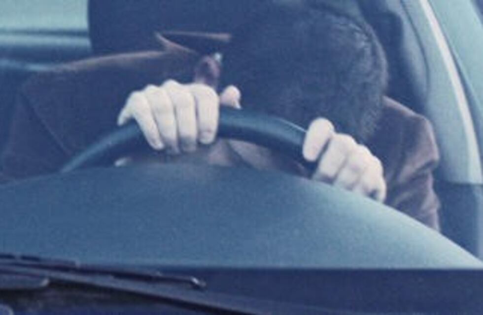 Se quedó dormido y terminó en la banquina