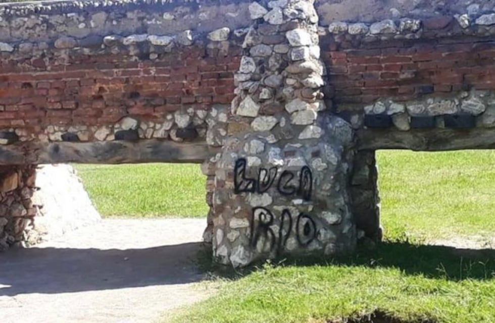 Repudio por pintada en obra del Cura Brochero