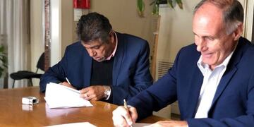Eduardo Romero firma convenio de financiación para las obras de cloacas en Villa Allende\u002E