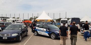 La Policía Federal Argentina (PFA) realizó un operativo por una denuncia sobre trata de personas en el Autódromo de Rosario\u002E (@joseljuarezjose)