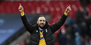 NGH01\u002E LONDRES (REINO UNIDO), 07/03/2018\u002E- Gonzalo Higuain de Juventus celebra la victoria 2-1 de su equipo hoy, miércoles 7 de marzo de 2018, durante un partido por los octavos de final de la Liga de Campeones de la UEFA disputado entre el Tottenham Hotspur y Juventus FC, en el estadio Wembley de la ciudad de Londres (Reino Unido)\u002E EFE/FACUNDO ARRIZABALAGA