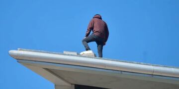 Un joven amenazó con arrojarse al vacío (Vía Santa Rosa)