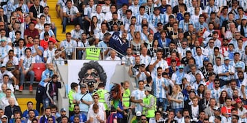 Argentina fans react during the Russia 2018 World Cup Group D football match between Argentina and Iceland at the Spartak Stadium in Moscow on June 16, 2018\u002E / AFP PHOTO / Yuri CORTEZ / RESTRICTED TO EDITORIAL USE - NO MOBILE PUSH ALERTS/DOWNLOADS