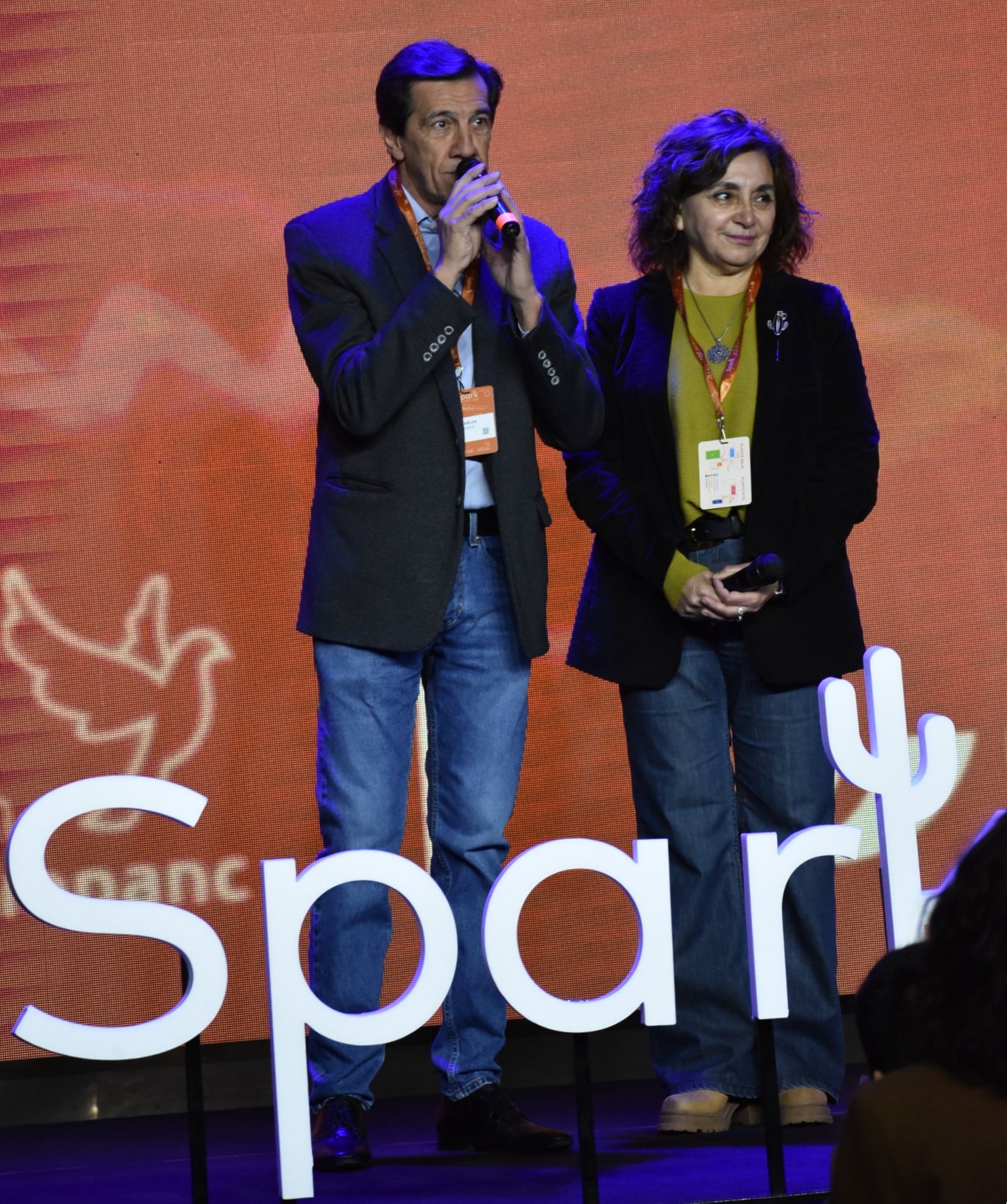 El gobernador Sadir y la ministra de Educación, Miriam Serrano, coincidieron en agradecer a los docentes que masivamente respondieron a la convocatoria del Festival Spark de ciencias, arte y tecnología.