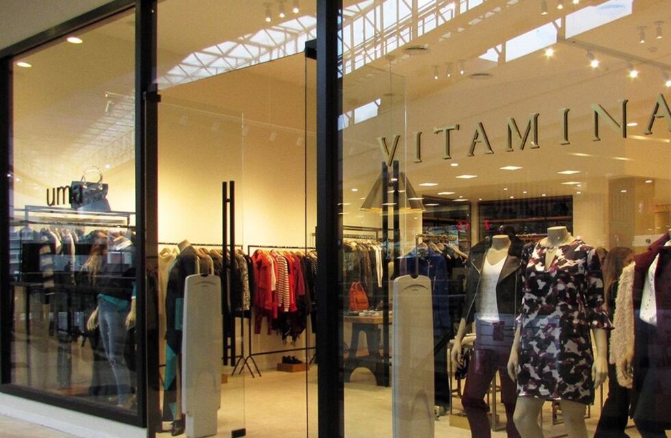 Dos famosas marcas de ropa de mujer en Argentina liquidan todo al 70% de descuento antes de cerrar