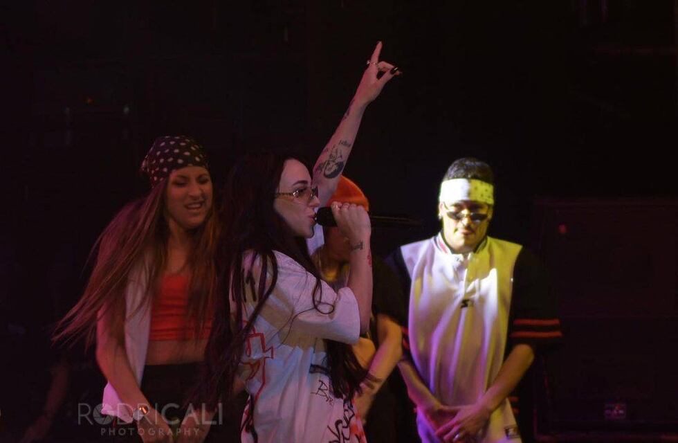 Nicki Nicole recibió ovación en la calle y hasta Christina Aguilera reaccionó