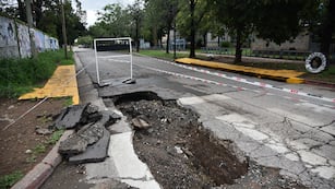 Un nuevo socavón apareció este martes en la ciudad de Córdoba.