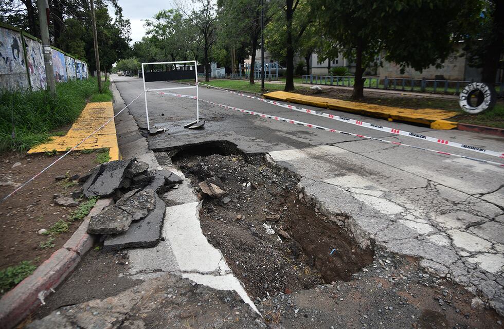 Por las lluvias en Córdoba, apareció otro socavón en la ciudad: ¿cuántos pozos se registraron?