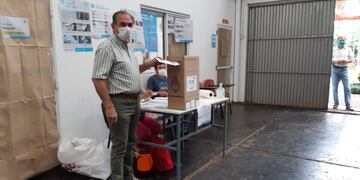 Ya votó el intendente de Posadas, Leonardo Stelatto, y remarcó la importancia de que “el ciudadano se exprese”.