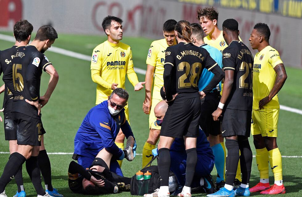 Una terrible patada casi saca a Messi del partido