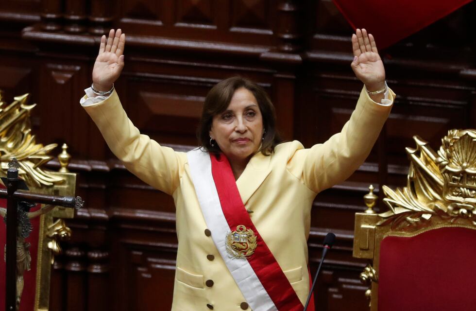 Quién es Dina Boluarte: la primera presidenta en la historia de Perú tras reemplazar a Castillo