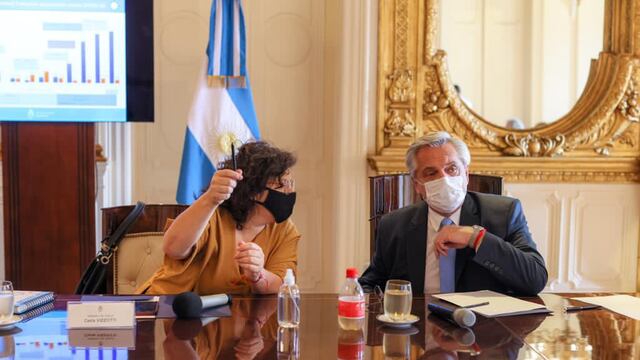Alberto Fernández y Carla Vizzotti en una reunión del comité nacional de vacunación. (Foto: Presidencia)