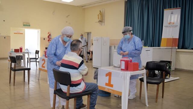 Arroyito: comenzó la vacunación a mayores de 70 años que poseían turnos