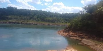 Puerto Iguazú: buscan a un hombre que desapareció en las aguas del Paraná.