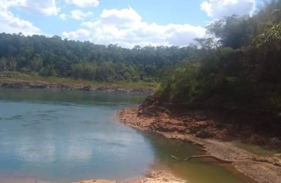 Puerto Iguazú: buscan a un hombre que desapareció en las aguas del Paraná